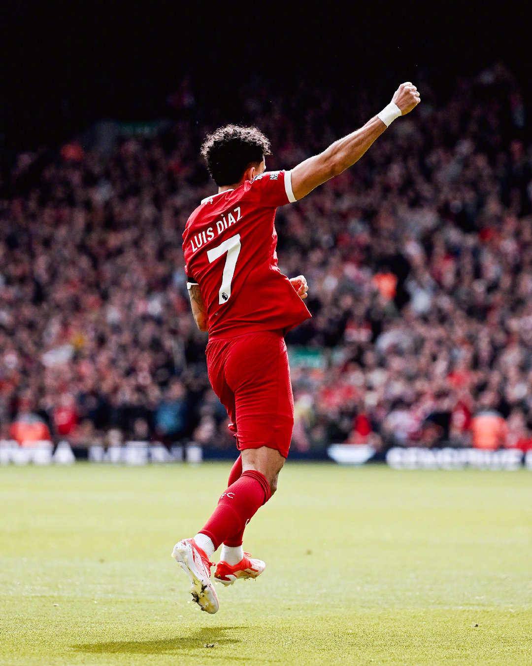 半岛体育官网-阿扎伦卡连续五场比赛得分超过关键助攻，利物浦挑战极限！-半岛体育官网